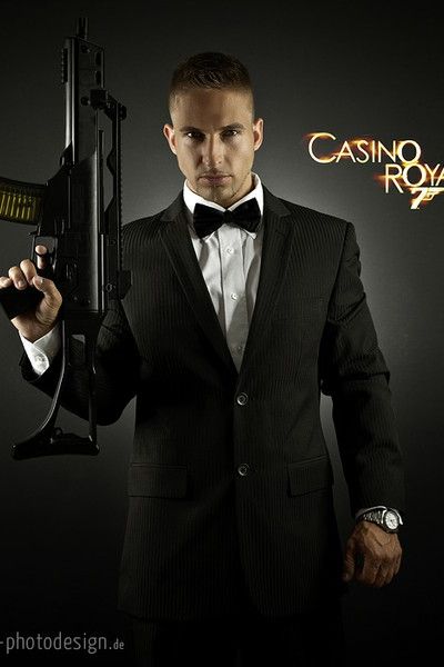 Stripper als James Bond